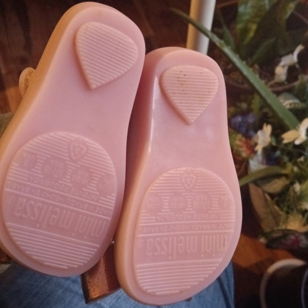 Shoes - Picture 5 of 7